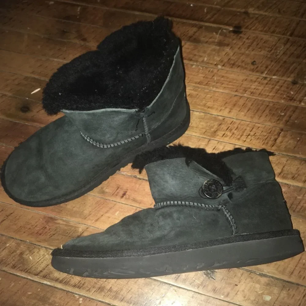 Uggs short fur lined booties size 3/34